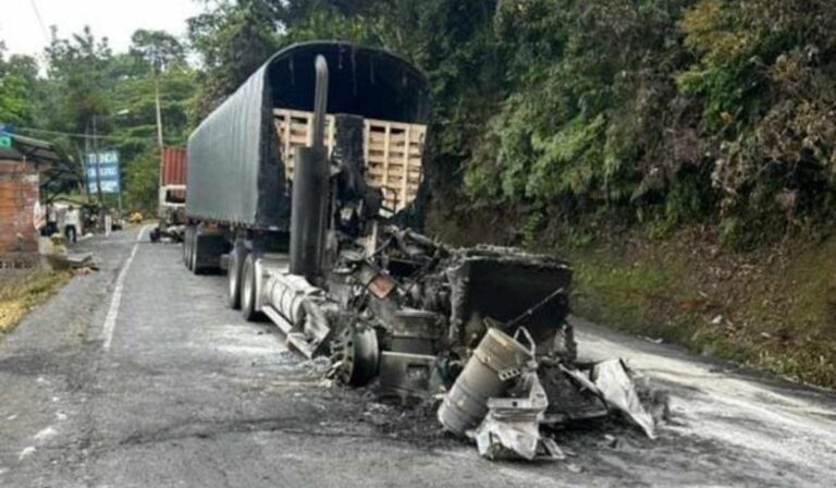 camiones quemados en Valdivia, Antioquia