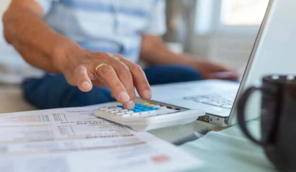 A estos trabajadores en Colombia les tendrán que dar bonificación extra en salarios: Será del 7 % Así puede cotizar pensión en Colombia si trabaja en el extranjero