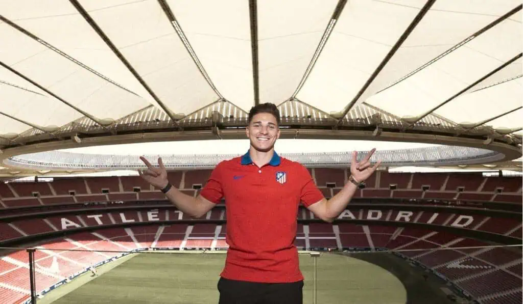 El Atlético de Madrid cambia de dueños en una operación multimillonaria sin precedentes Julián Álvarez llegó a Atlético de Madrid siendo la mayor venta de Pep Guardiola