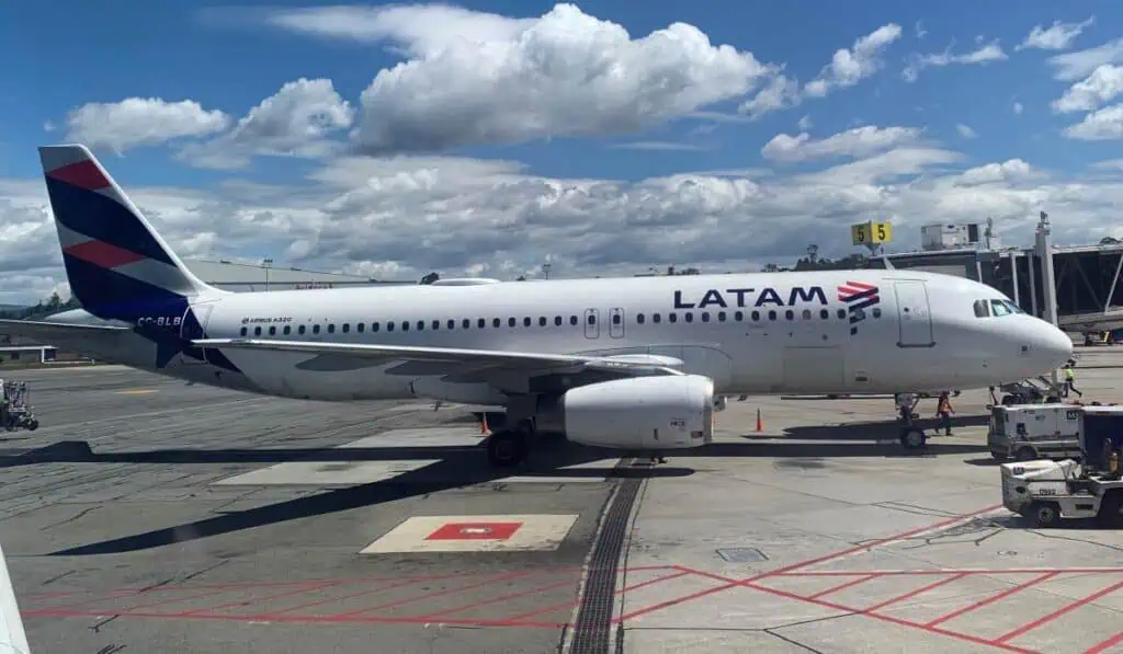 Huelga de pilotos de Latam en Chile se mantiene: impacto en operación y razones de las protestas Latam Airlines retoma ruta a Valledupar