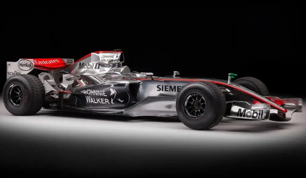 Será subastado el vehículo que compartieron Juan Pablo Montoya y Lewis Hamilton: Este es su valor Este es vehículo que usó Juan Pablo Montoya en 2006 y será subastado.