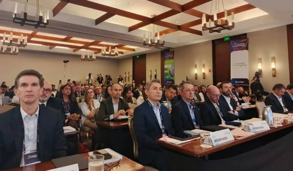 Alcalde de Bogotá alerta retrasos en proyectos de energía para atender demanda de la ciudad 16 Congreso Anual de Energía organizado por la Asociación Colombiana de Generadores de Energía