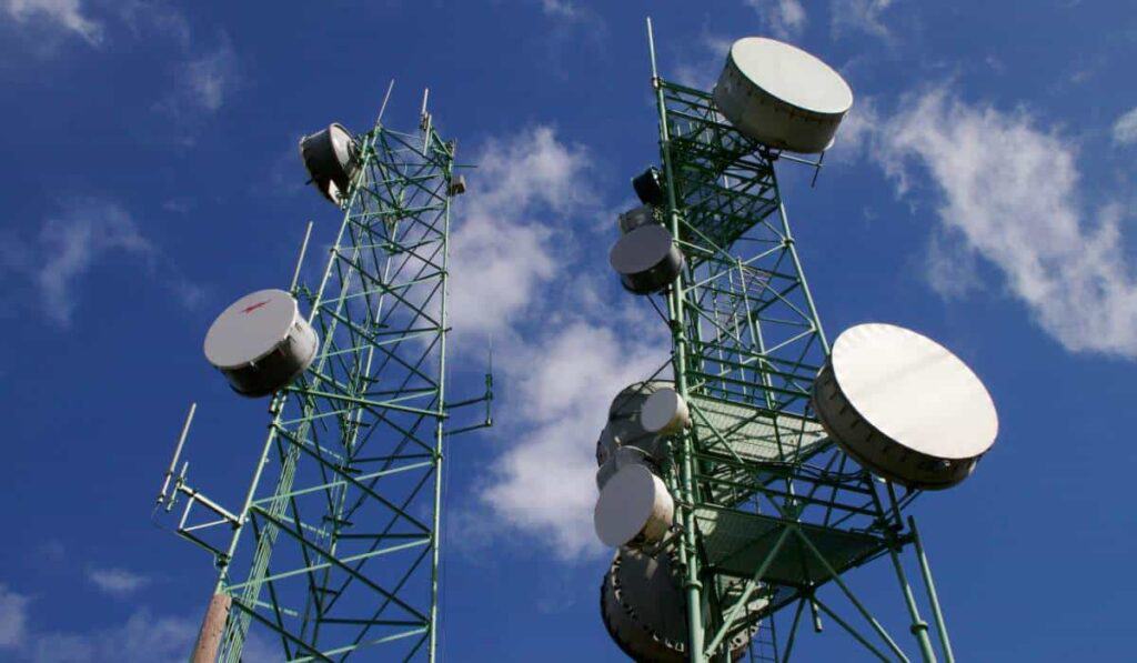 El precio de la conectividad: retos y desafíos del sector de telecomunicaciones en Colombia