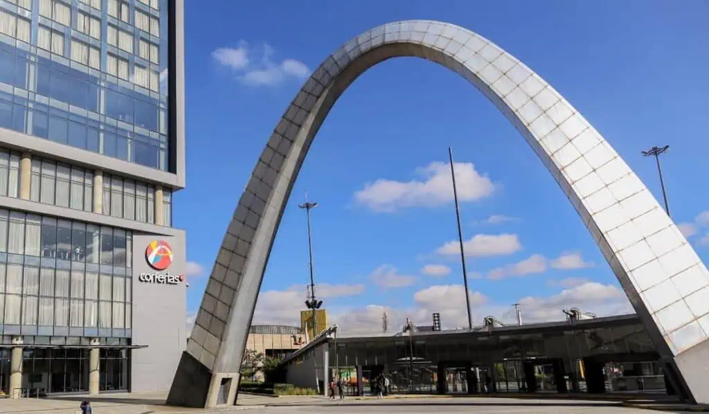 ¿Cuál es el impacto económico de la industria ferial en Colombia? Corferias anunció la renovación total de su recinto ferial en Bogotá como parte de su hoja de ruta hacia 2030. Foto: Corferias.
