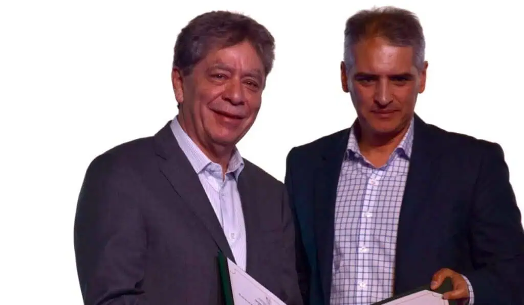 “Sacarnos de todo ese ruido de la polarización”, presidente de la ANDI en instalación de Congreso de Empresarios Bruce Mac Master, presidente de la ANDI y Julián Andrés Rendón, Gobernador Bruce Mac Master, presidente de la ANDI y Julián Andrés Rendón, Gobernador de Antioquia. Foto: ANDIde Antioquia. Foto: ANDI