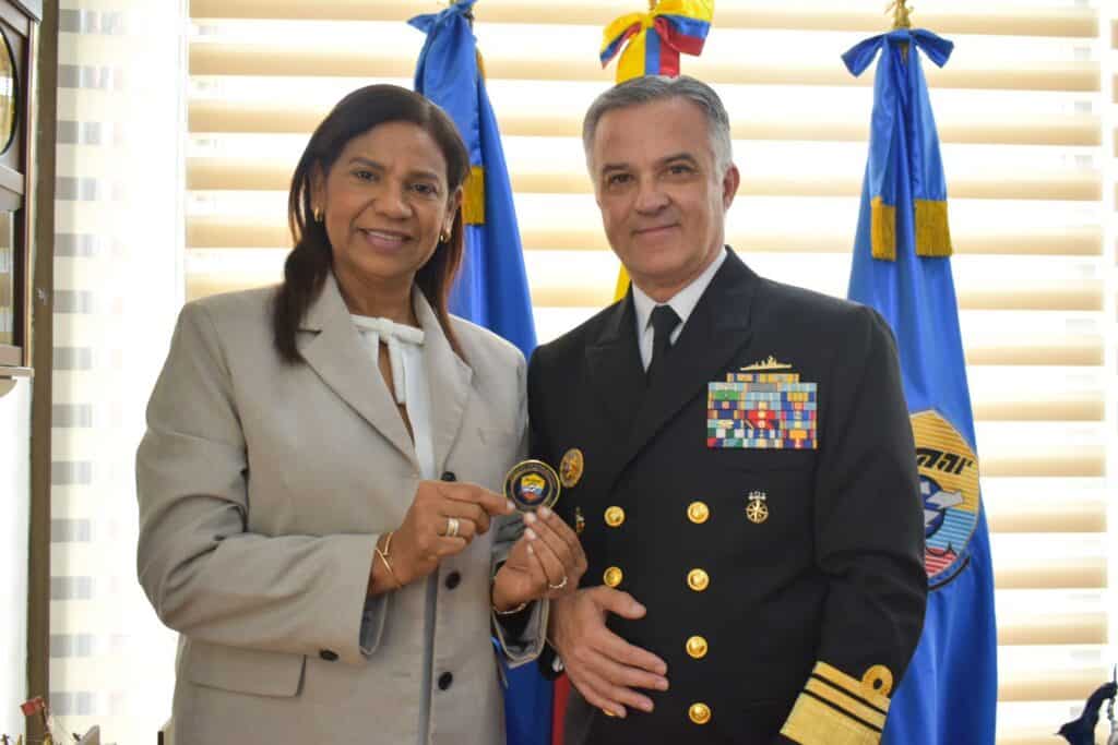 Director general marítimo, John Fabio Giraldo Gallo y gobernadora de Sucre, Lucy García Montes