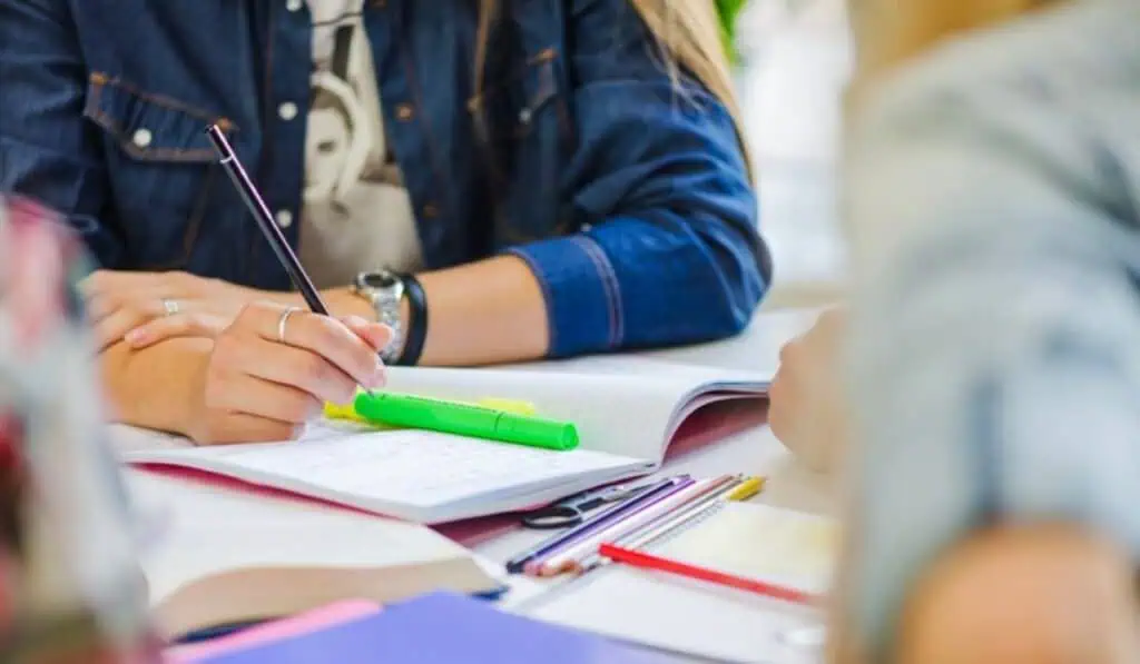 Becas Icetex: disponibles 98 exenciones para maestrías virtuales en la Universidad Internacional de La Rioja Entre las escuelas de negocio más importantes de América Latina hay dos colombianas: Este es el TOP