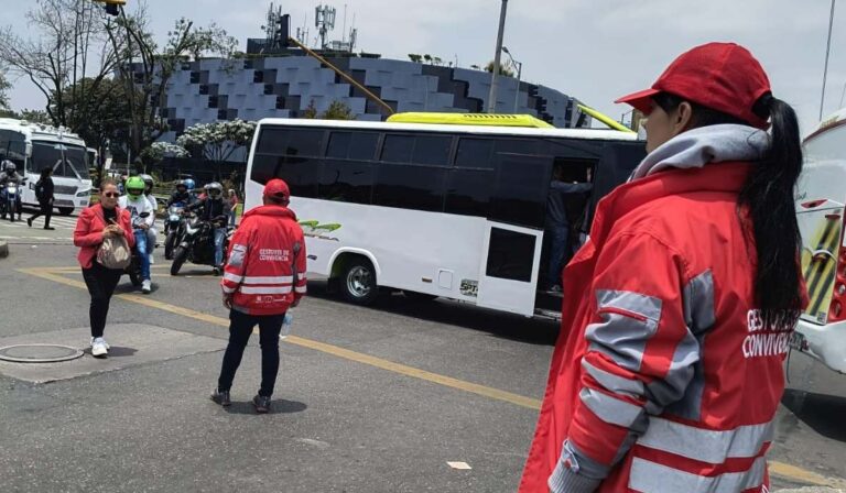 El paro camionero en Bogotá lleva tres días y petro dice que busca intervenir el mercado del transporte de carga en Colombia