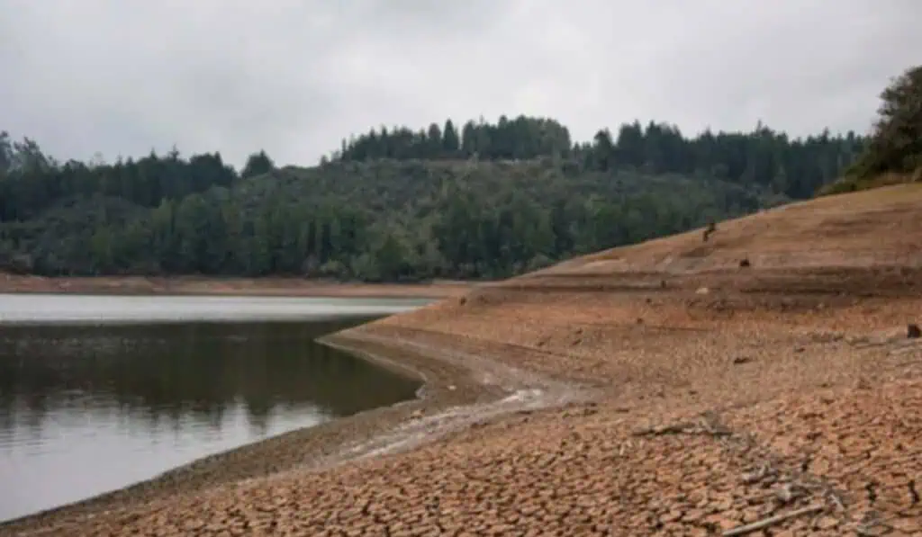 Ministro de Minas descarta apagón en Colombia, pero alerta por dependencia de fuentes hídricas turnos de racionamiento de agua en Bogotá