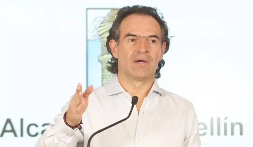 'Fico' Gutiérrez: Gobierno dejó 'tiradas a las regiones' con aplazamiento del Presupuesto 2025 aplazamiento del Presupuesto de Colombia