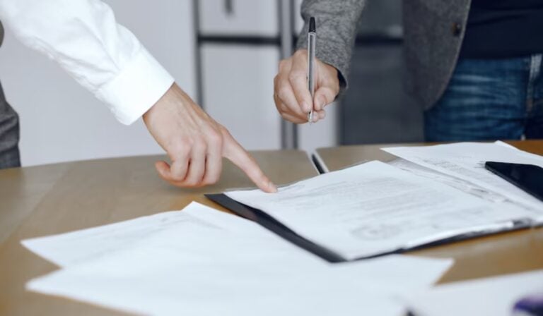 ¿Qué pasa con los recursos de una cuenta bancaria si el titular fallece?