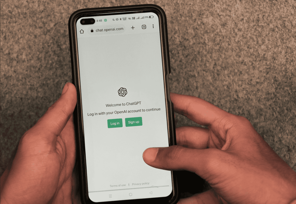 En China, empresas como Huawei lanzan su propio sistema de IA para competir con Apple