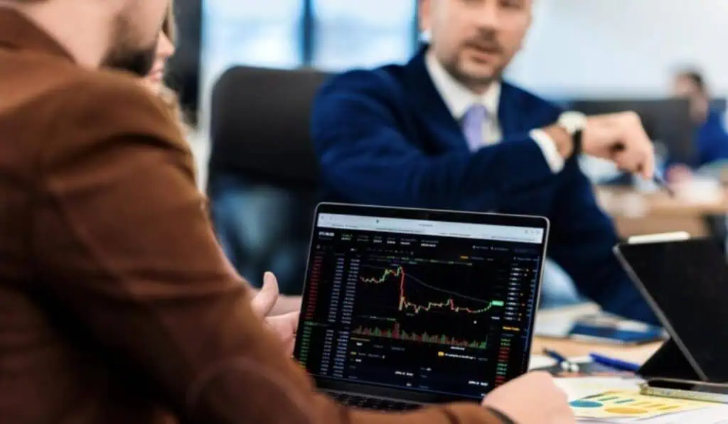 ¿Qué es un ETF y cuál es la diferencia con las acciones? Invertir