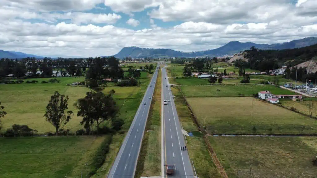 Invías entregó la segunda calzada de la variante de Zipaquirá con una inversión de $144 mil millones Invías entregó la segunda calzada de la variante de Zipaquirá con una inversión de $144 mil millones
