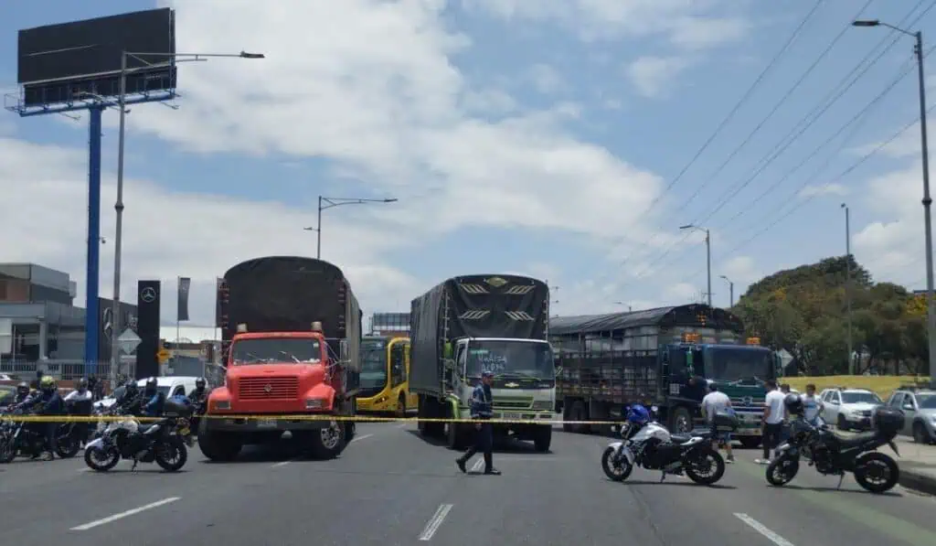Fenalco alerta por acuerdo del Gobierno y los camioneros: "Quedaron condiciones inquietantes" Paro camionero en Bogotá y los efectos económicos. Petro busca intervenir el mercado de transporte de carga en Colombia
