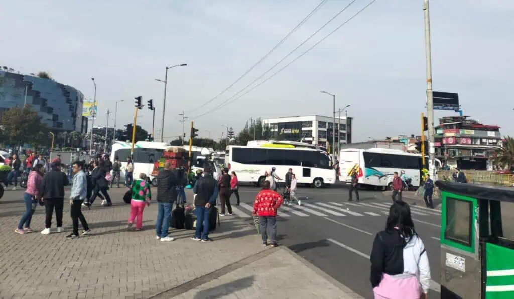 Estos son los puntos críticos por el paro de camioneros en Bogotá Paro de camioneros en Bogotá afecta operación de TransMilenio
