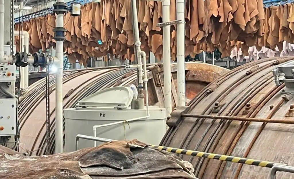 Vélez exporta el 40% del cuero que se procesa en su planta de producción Planta Cueros Vélez.