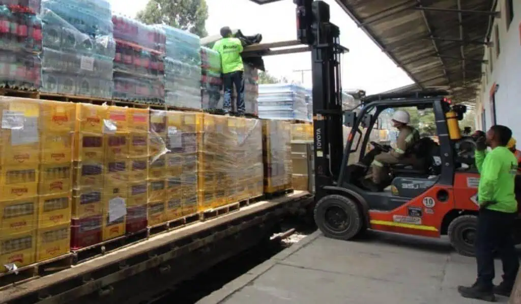 Postobón volvió a transportar sus productos por tren después de cinco años Productos de Postobón movidos por tren
