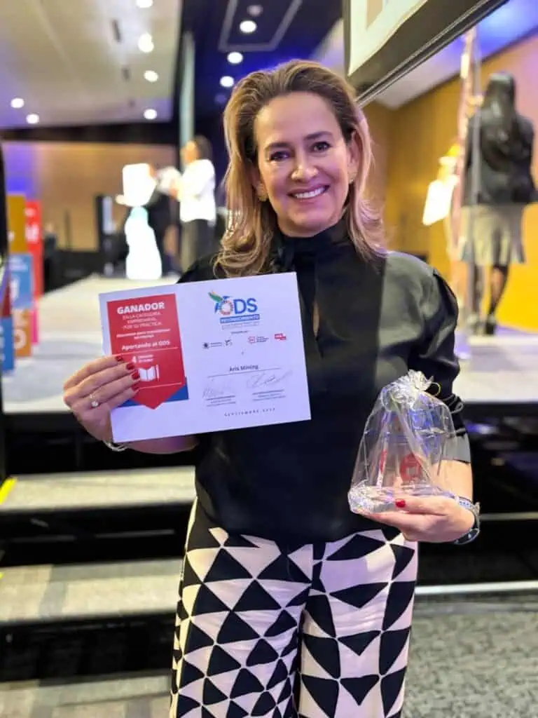 Aris Mining es premiada en Buenas Prácticas de Desarrollo Sostenible por su proyecto de educación Aris Mining es premiada en Buenas Prácticas de Desarrollo Sostenible por su proyecto de educación
