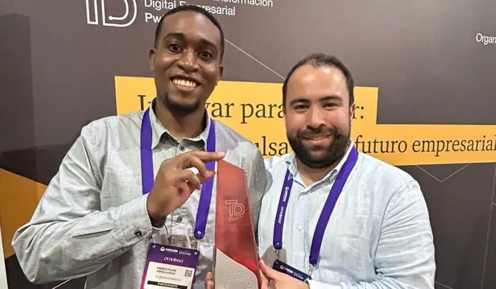 Valora Analitik gana el premio de Transformación Digital Empresarial en la categoría de servicio al cliente Valora Analitik