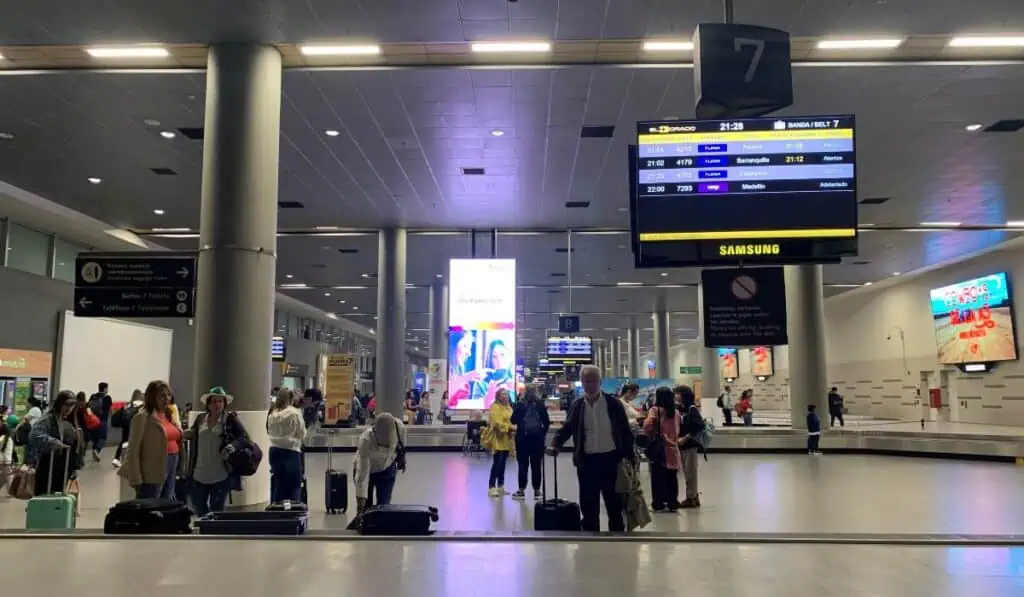 Colombia crece en transporte de pasajeros por vía aérea: van más de 46 millones a octubre visa de Reino Unido para colombianos