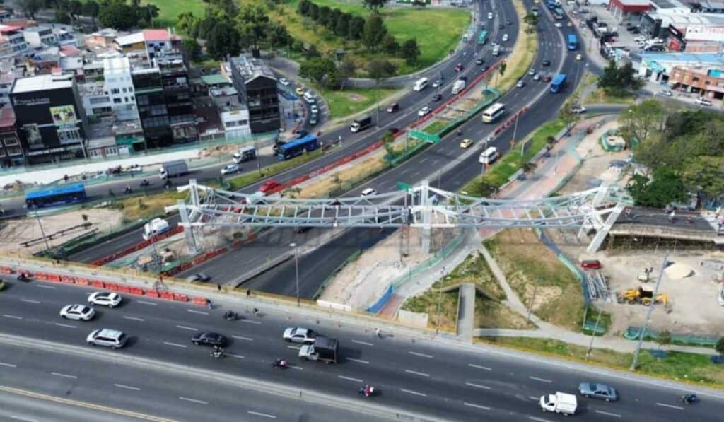 Ciclopuente de la Av. Boyacá con Calle 80, en Bogotá.