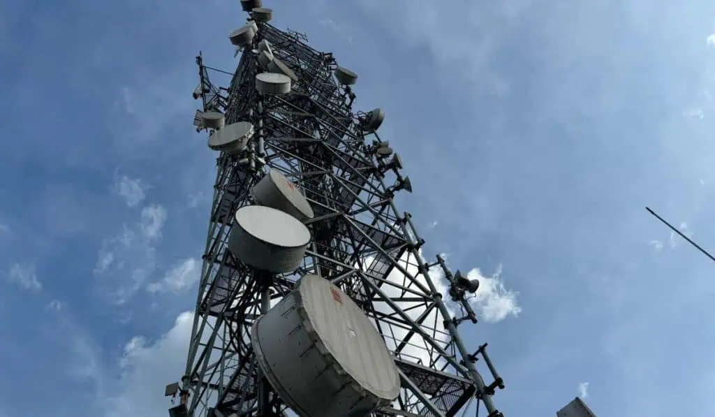 Movistar apuesta a la sostenibilidad en Colombia con fuentes renovables y reducción de cables de cobre Movistar