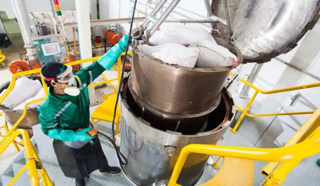 Urbaser ingresa al top 3 de las empresas de gestión de residuos empresariales con adquisición de Descont Proceso de autoclave en planta de Descont (Chimitá, Santander)