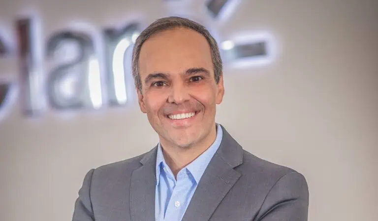 Claro Colombia pone la mira en 7 millones de hogares con fibra óptica y advierte por déficit de energía Claro Colombia