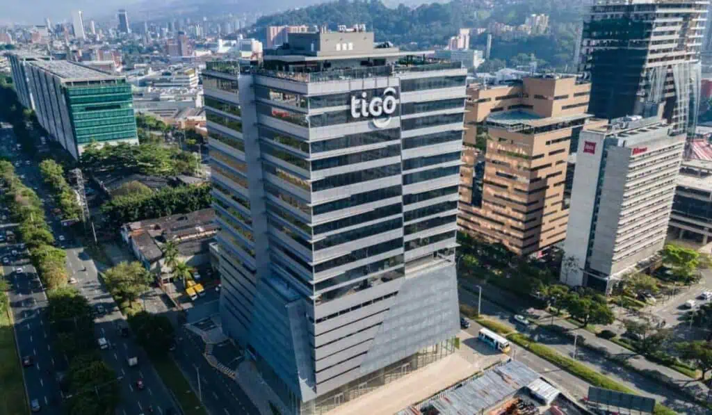 Fitch elevó calificación de UNE EPM (Tigo) por mejor desempeño operativo y menor endeudamiento Tigo y Movistar en Colombia