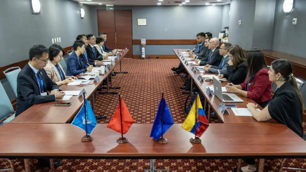 Colombia y China trabajan para establecer vuelos directos entre Bogotá y Beijing Colombia y China buscan unir sus capitales. Foto tomada por_ Oficina Asesora de Comunicaciones
