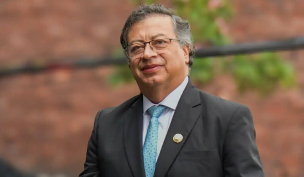 Gustavo Petro llega a Brasil para la Cumbre del G20 y un posible encuentro con Lula Anuncian recursos por $150.000 millones, para que Air-e instale paneles solares en la costa Caribe