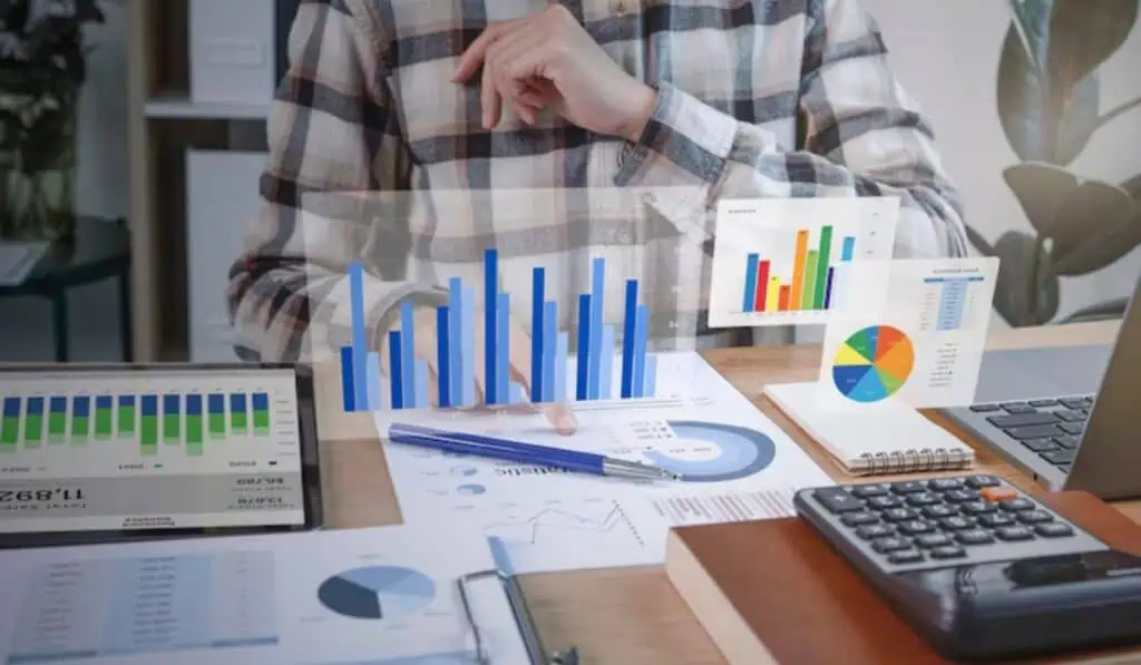 Estas son algunas estrategias para invertir minimizando riesgos Colombianos buscan nuevos destinos para invertir: estos son los mercados emergentes más atractivos en 2025