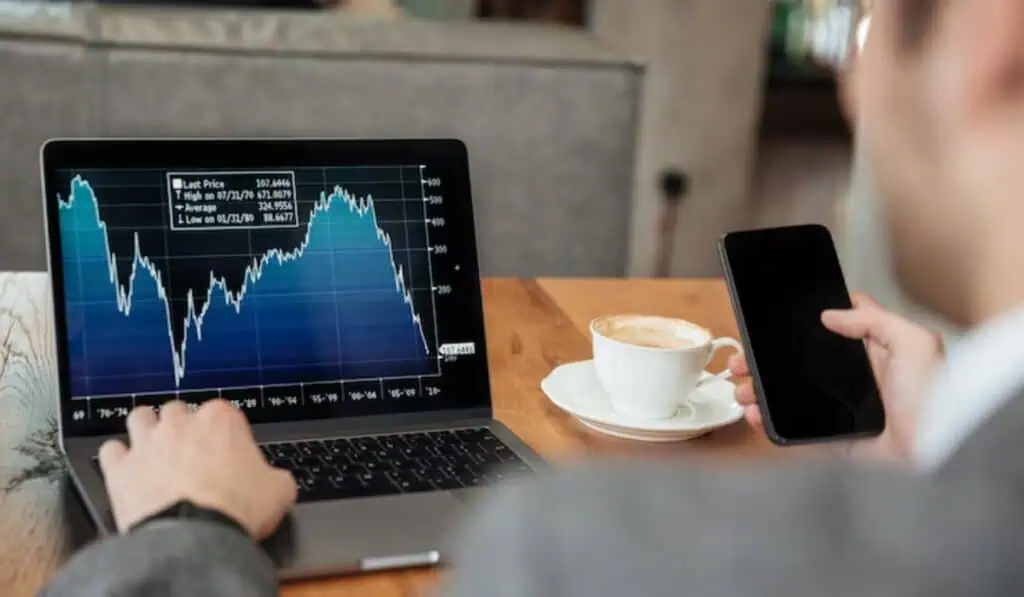 Estas son algunas plataformas para poder invertir en acciones y ETFs en Colombia plataformas para poder invertir en acciones y ETFs
