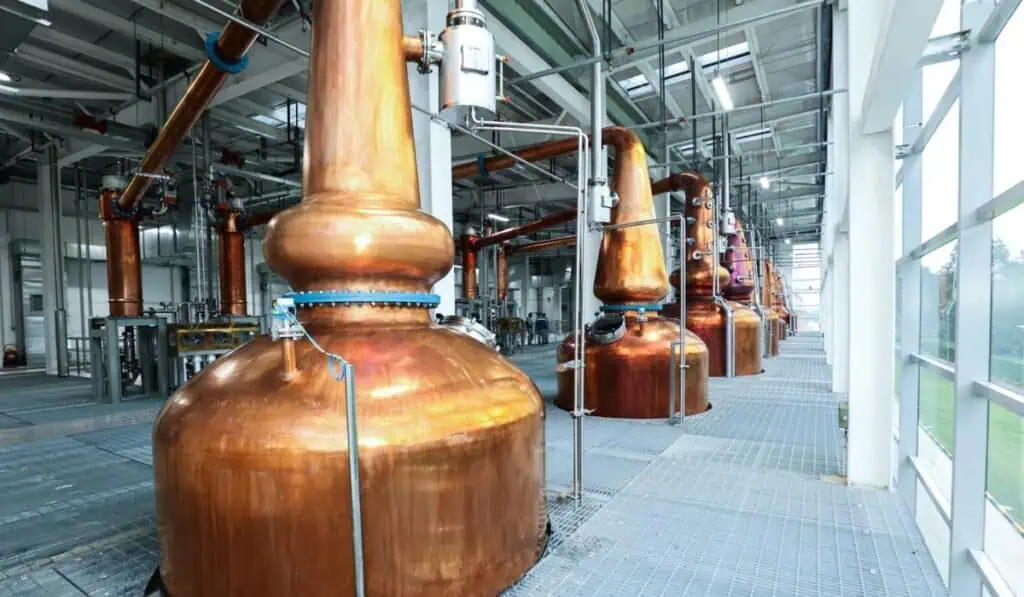 La destilería Laizhou: Líder en la producción de whisky y baijiu en Sichuan, China La destilería Laizhou