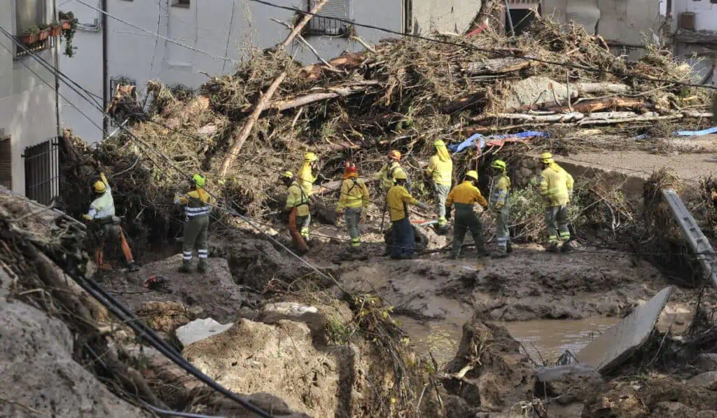 España enfrenta uno de los peores temporales de lluvia con al menos 64 fallecidos Lluvias torrenciales provocadas por la DANA azotan a España