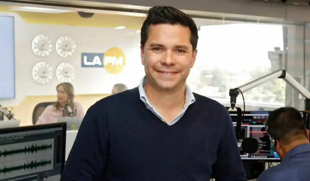 Periodista Luis Carlos Vélez sale de La FM tras siete años en la dirección Periodista Luis Carlos Vélez
