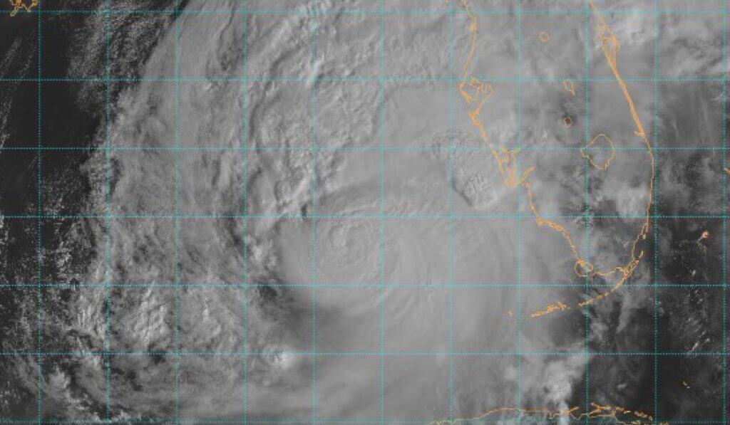 Milton llegaría a Florida este miércoles con niveles récord de oleaje, hay 9 aeropuertos cerrados Milton llegaría a Florida este miércoles con niveles récord de oleaje, hay 9 aeropuertos cerrados