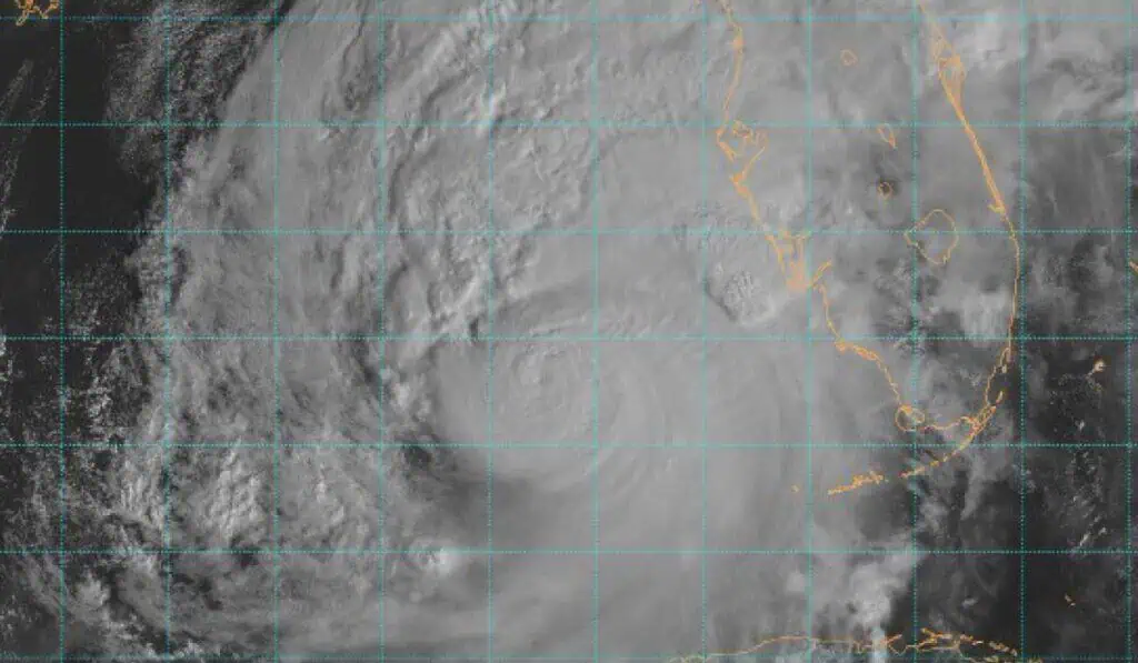 Milton llegaría a Florida este miércoles con niveles récord de oleaje, hay 9 aeropuertos cerrados Milton llegaría a Florida este miércoles con niveles récord de oleaje, hay 9 aeropuertos cerrados