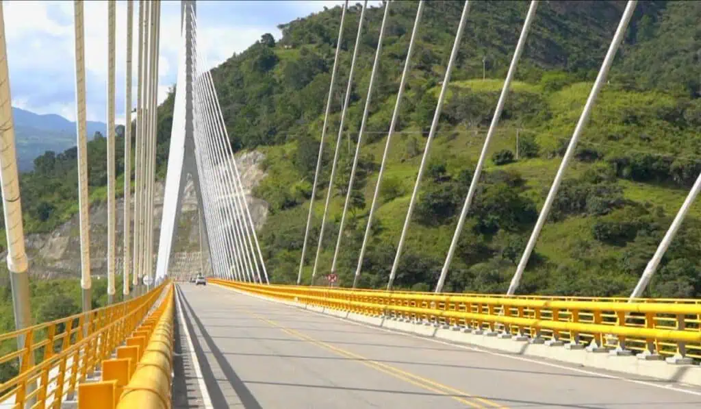 Sacyr avanza en obras de mantenimiento del puente Hisgaura, en la vía Curos - Málaga Puente Hisgaura en la vía Curos - Málaga, en Santander