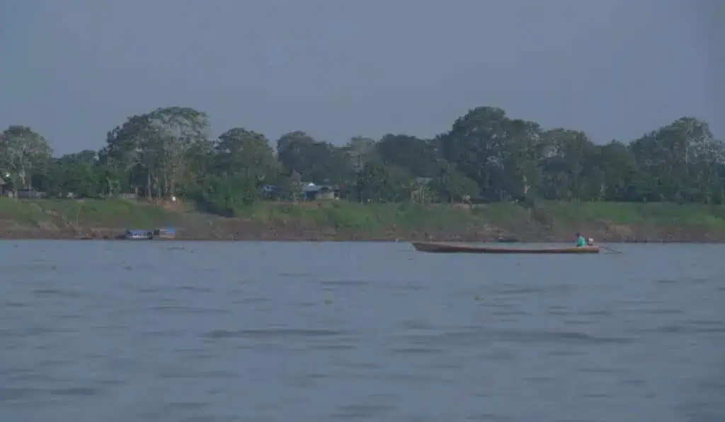 Satena suspendió vuelos en la Amazonía por desabastecimiento de combustible en la zona Caída de caudal en río Amazonas por sequía