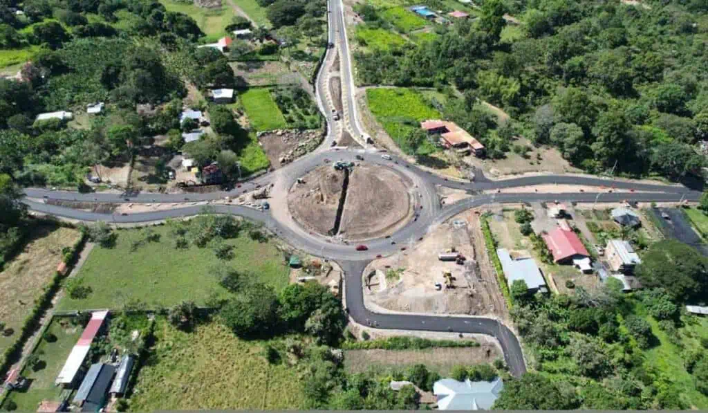 Gobierno entrega 35,6 km de megavía en el sur de Colombia tras inversión de $300.000 millones Megavía Ruta al Sur que une a Santana - Mocoa - Neiva
