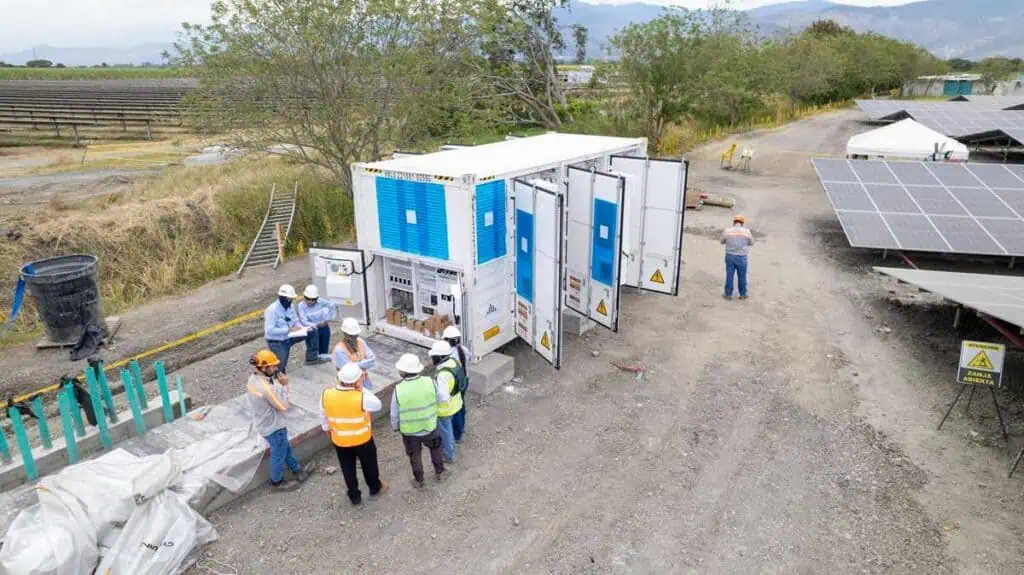 Celsia pone en operación primer sistema de baterías conectado a una granja de energía solar Celsia pone en operación primer sistema de baterías conectado a una granja de energía solar