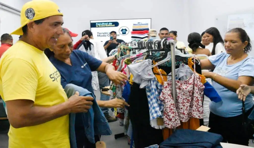 Urbaser concientiza sobre residuos de la industria textil y promueve la moda circular en Colombia Urbaser