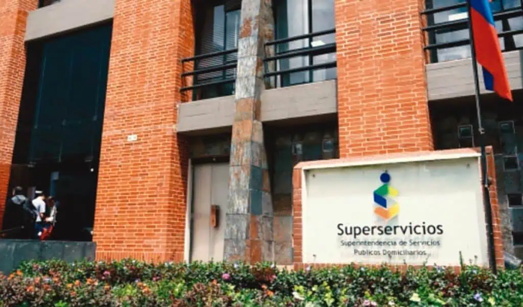 Más empresas de energía caen bajo la lupa de la Superservicios: EPM, Enel, Celsia y más tendrán visitas de inspección SuperServicios exige explicación a SPEC LNG por falla en terminal de Cartagena: pide activar cargo a térmicas del Caribe