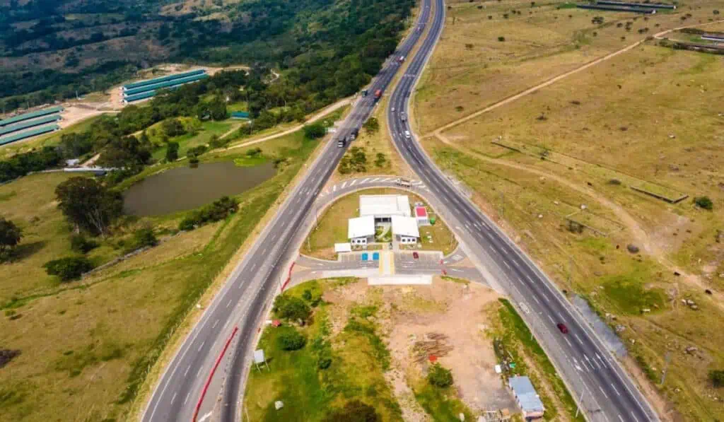 Entrevista | Presidente de la ANI revela las megaobras que vienen en Colombia; habla de vías con problemas Movilidad en la vía Bogotá - Girardot este festivo