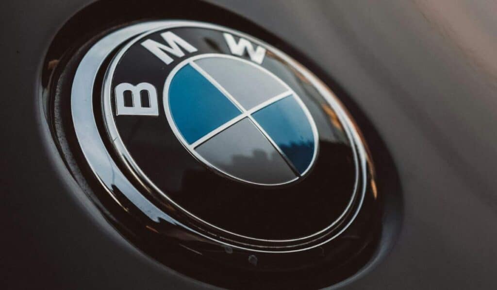 Carros clásicos de grandes marcas a precios económicos