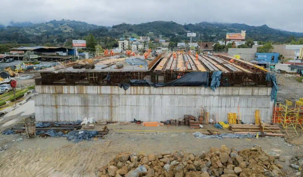 Megaobra a las afueras de Medellín superó el 50 % de avance: quedará lista en 2025 Intercambiador vial aeropuerto de Rionegro