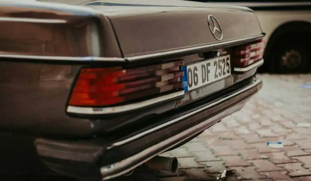 Carros clásicos de marcas Mercedes Benz, BMW y gama alta que se consiguen a menos de $20 millones Mercedes-Benz C 2.8