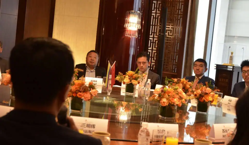 MinComercio sobre relación con China: aranceles, importaciones y adhesión a la nueva Ruta de la Seda Ministro de Comercio, Luis Carlos Reyes